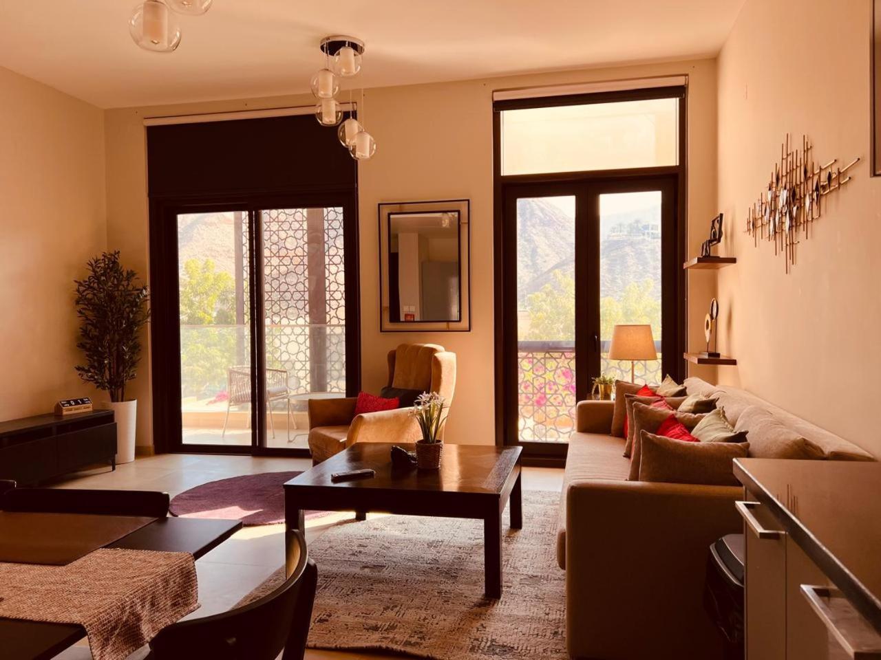 One Guest Place Elegant 1bhk In Bay 01 *