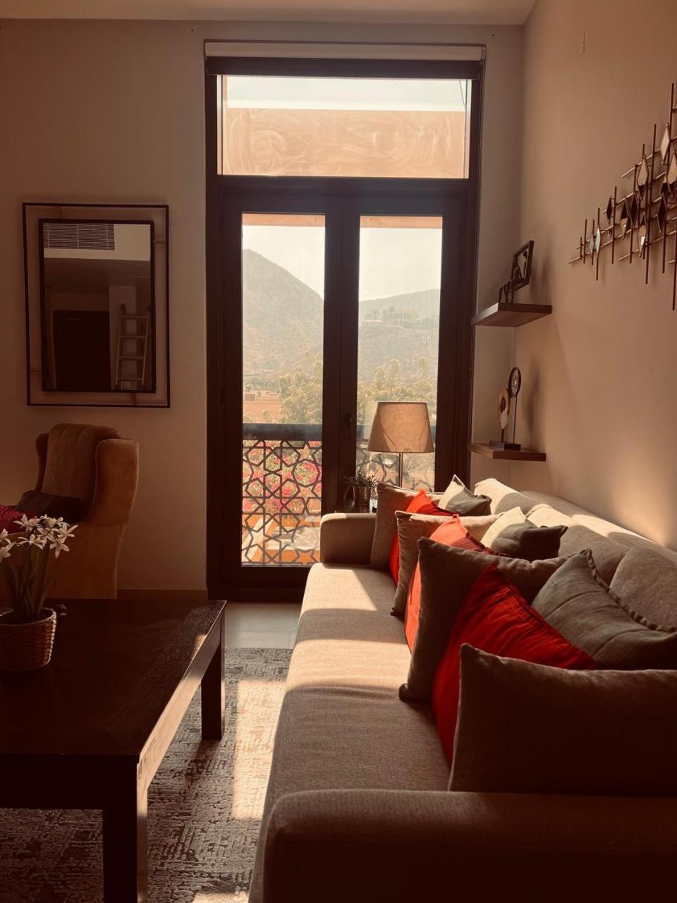 One Guest Place Elegant 1bhk In Bay 01