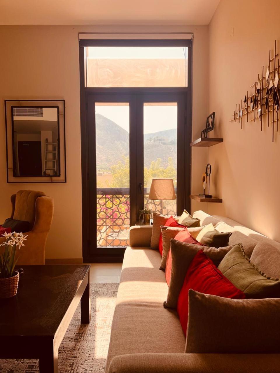 One Guest Place Elegant 1bhk In Bay 01 Apartment